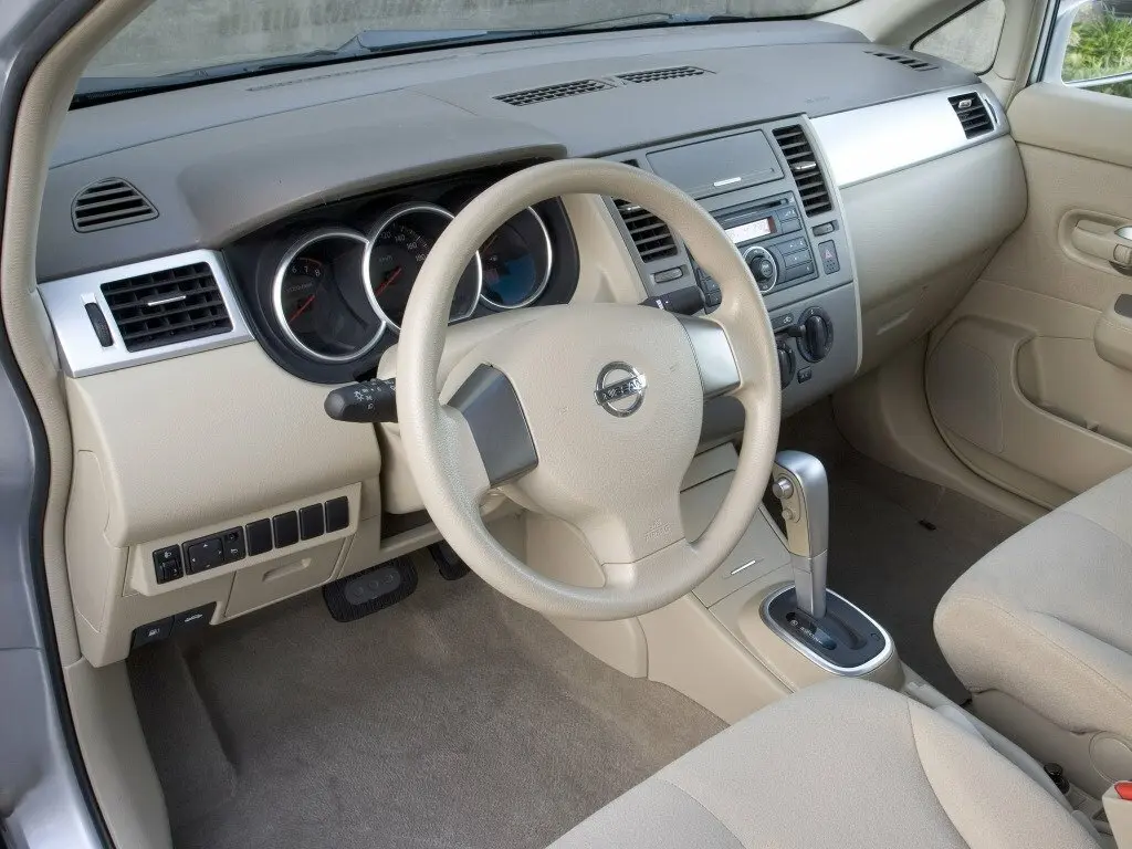 Nissan Versa I Хэтчбек 5 дв. — сүрөт 7