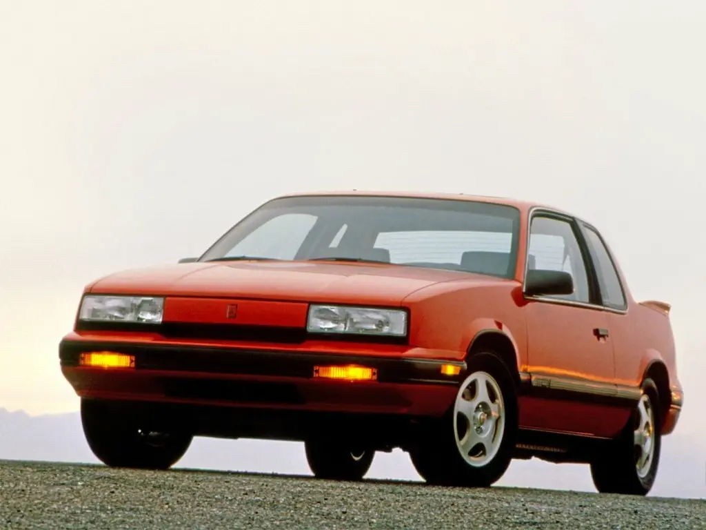 Oldsmobile Cutlass Calais 1984 – 1991 Купе