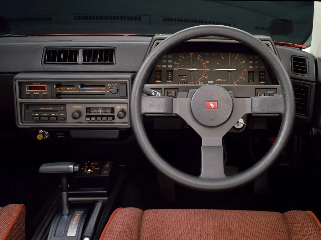 Nissan Skyline VI (R30) Седан — 照片 5