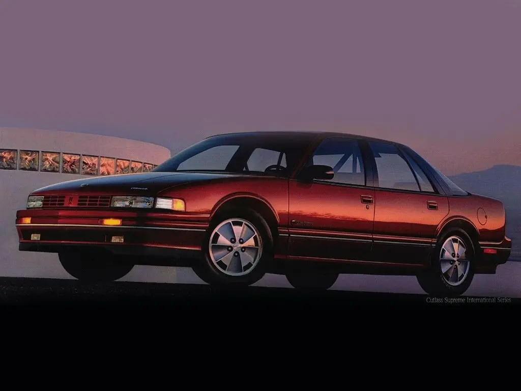 Oldsmobile Cutlass Supreme 1988 – 1997 Седан — 照片 2