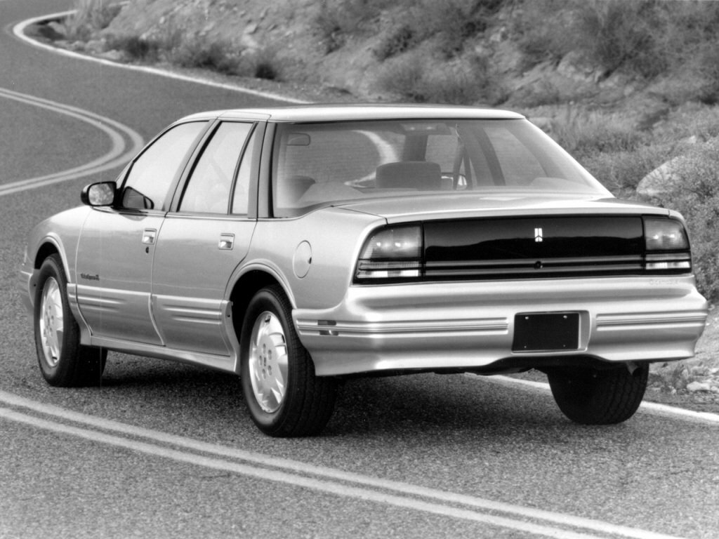 Oldsmobile Cutlass Supreme 1988 – 1997 Седан — фото 4