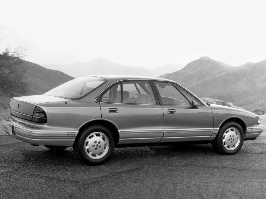 Oldsmobile Eighty-Eight X Седан — 照片 2