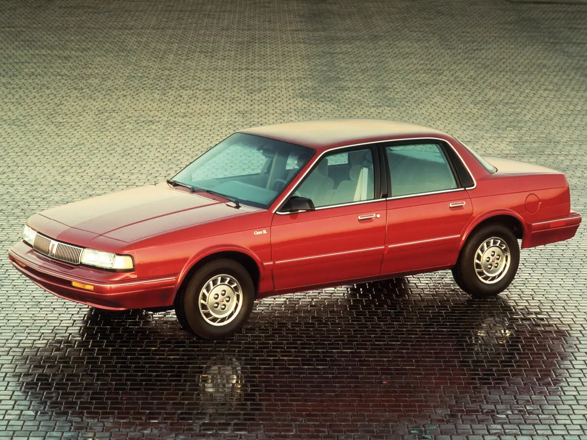 Oldsmobile Cutlass Ciera 1981 – 1996 Седан