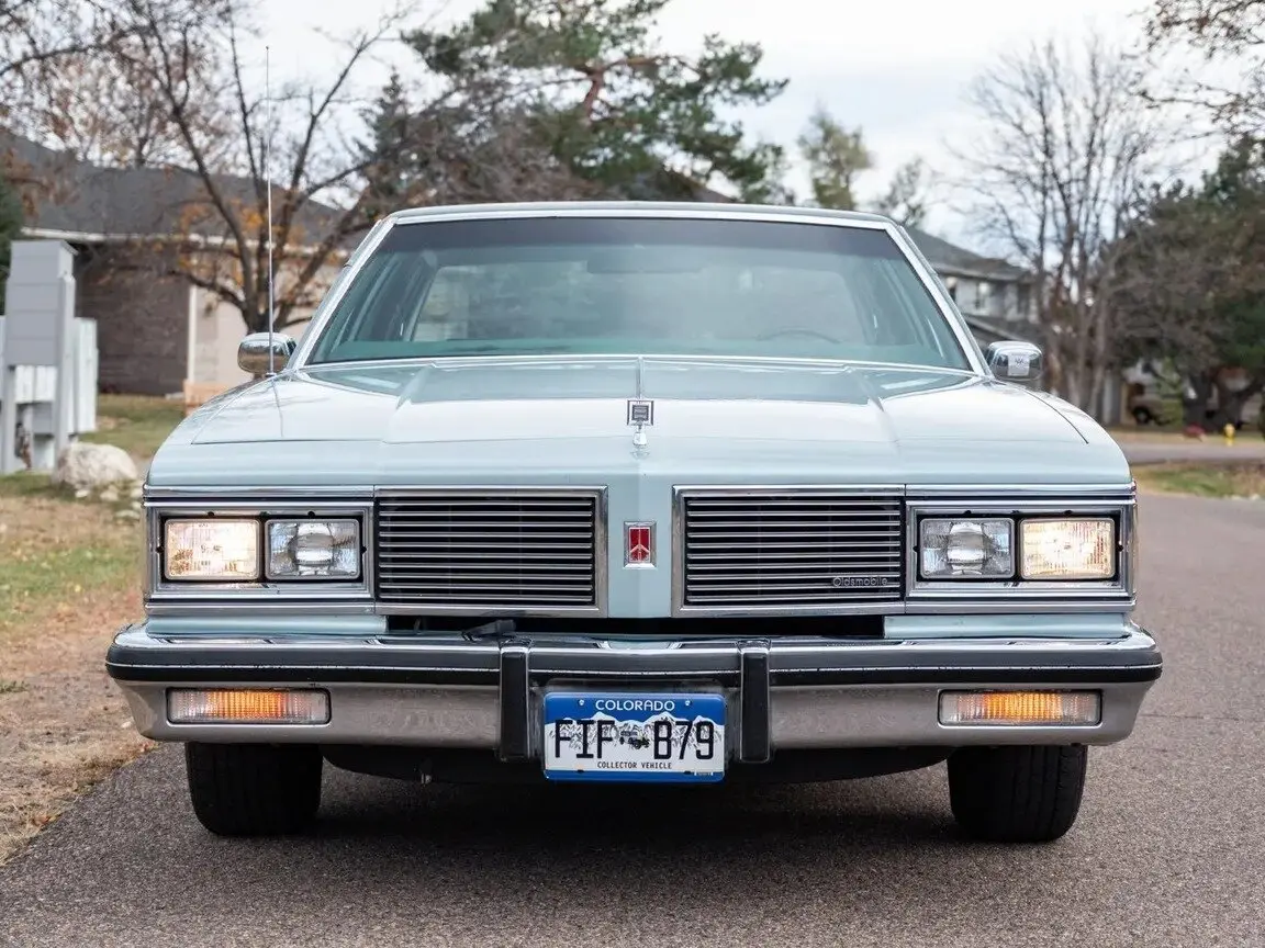 Oldsmobile Eighty-Eight VIII Седан — photo 3
