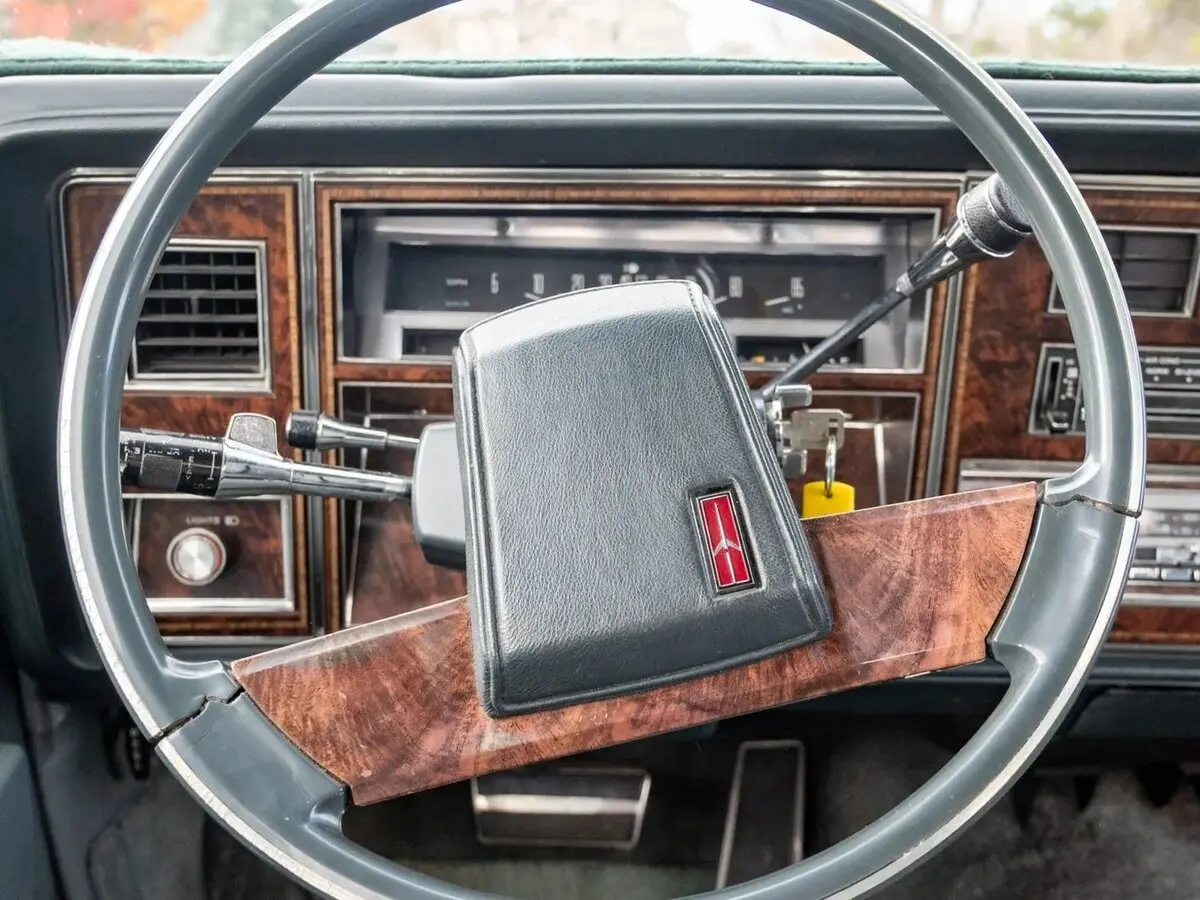 Oldsmobile Eighty-Eight VIII Седан — photo 9