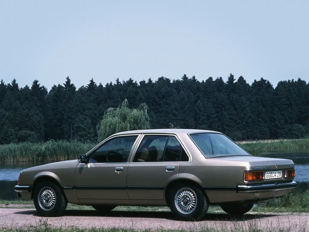 Opel Commodore C Седан — photo 4