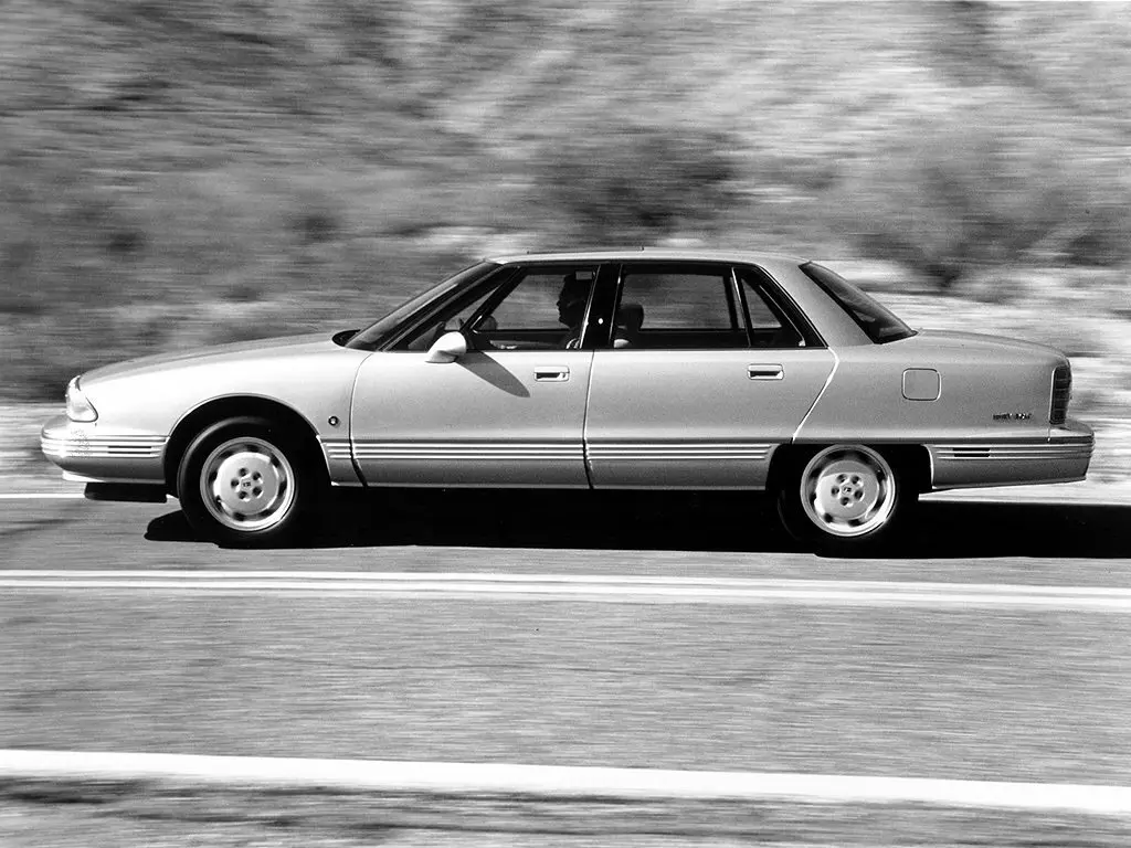 Oldsmobile Ninety-Eight XI Седан — 照片 2