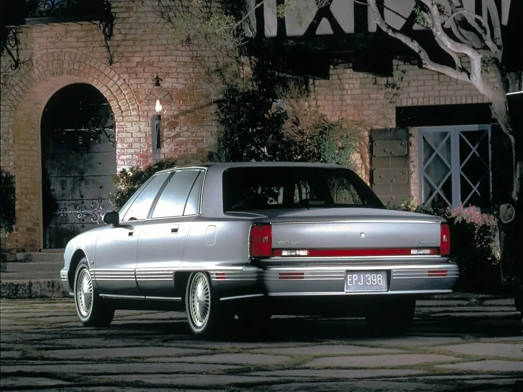 Oldsmobile Ninety-Eight XI Седан — 照片 3
