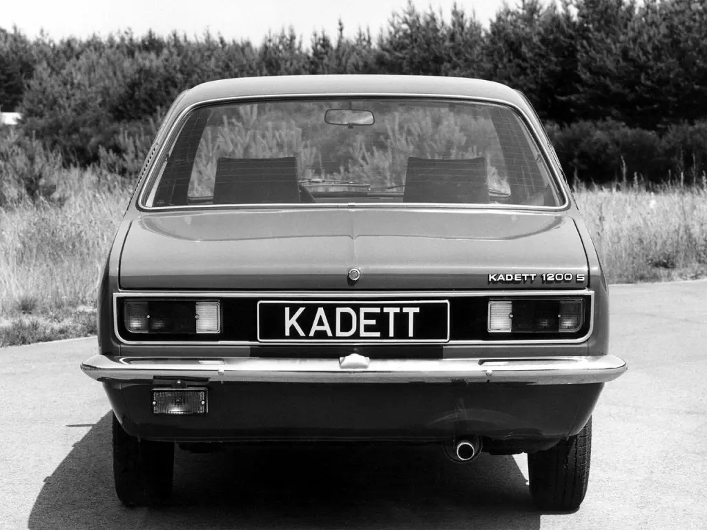 Opel Kadett C Седан — фото 3