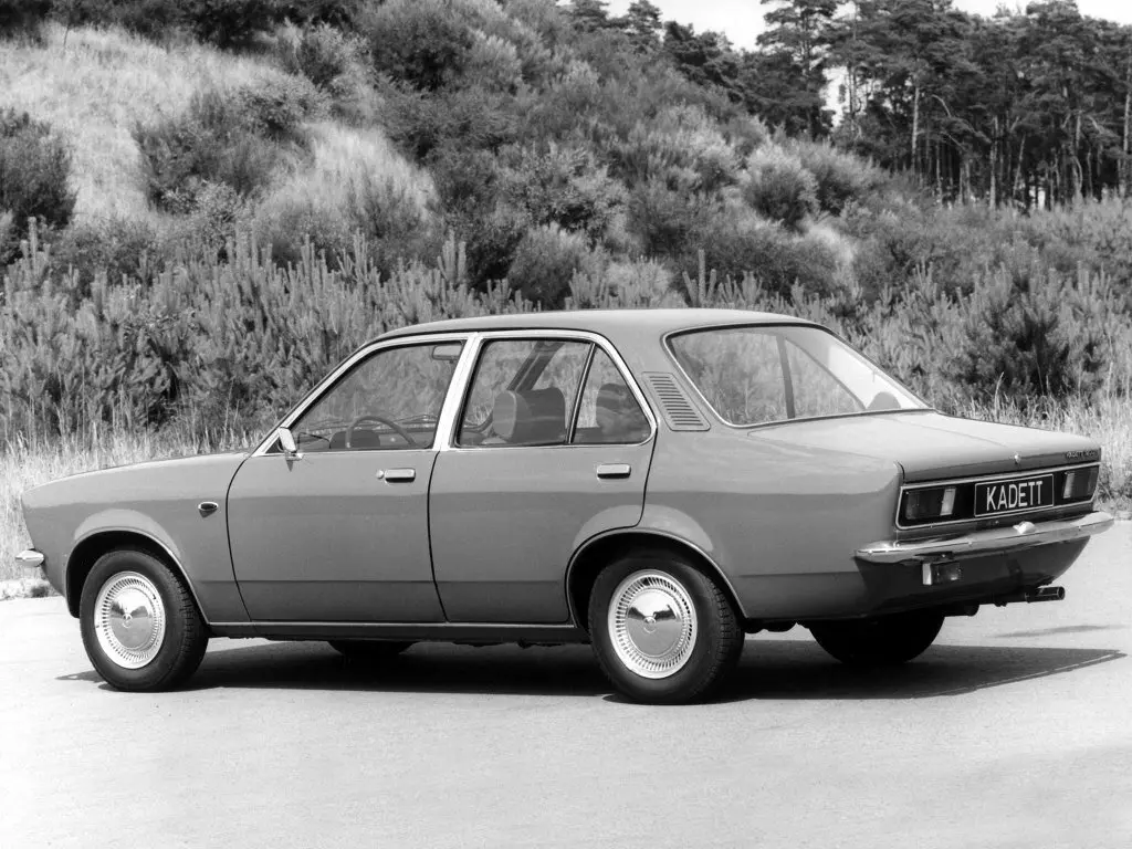 Opel Kadett C Седан — фото 4