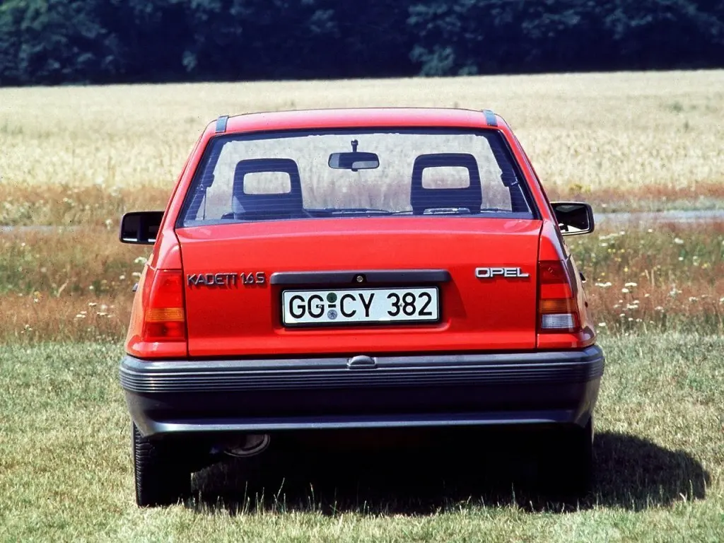 Opel Kadett E Рестайлинг Седан — фото 3