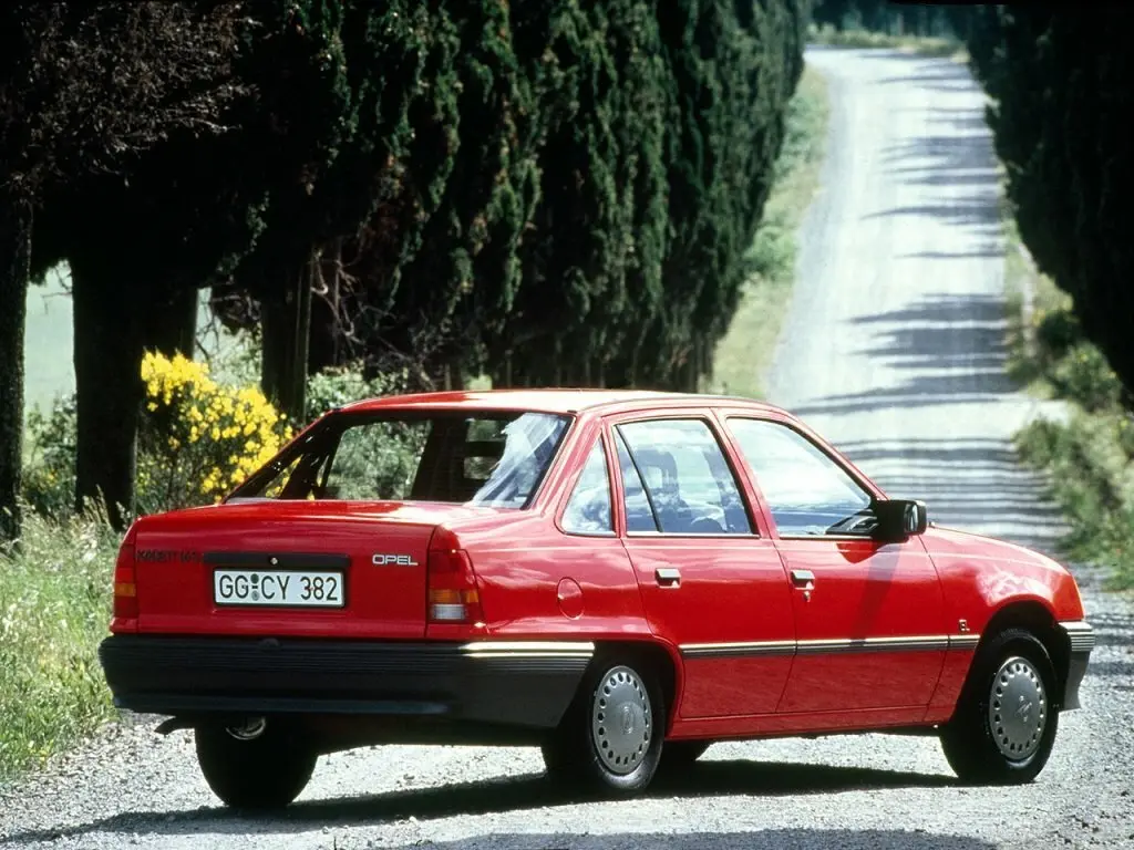Opel Kadett E Рестайлинг Седан — фото 4