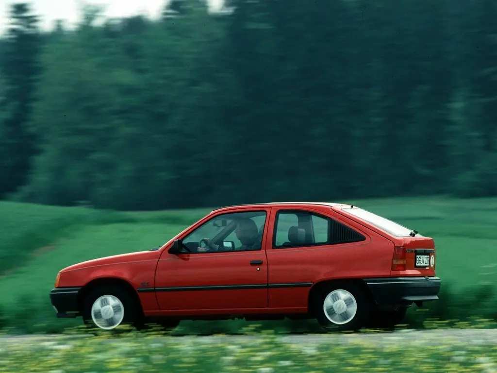 Opel Kadett E Рестайлинг Хэтчбек 3 дв. — фото 2