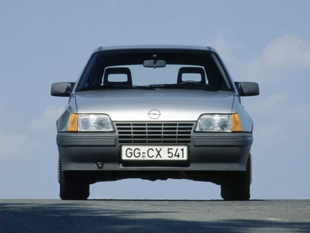 Opel Kadett E Рестайлинг Хэтчбек 3 дв. — фото 3