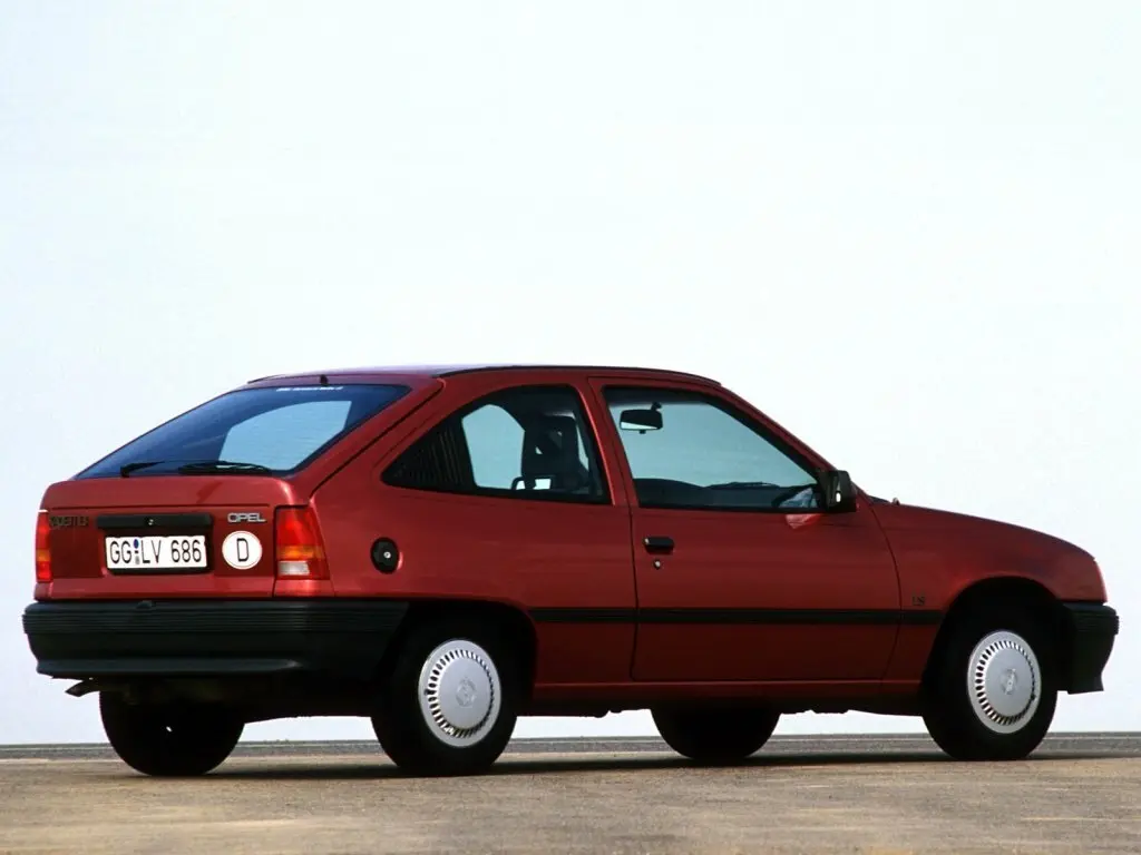 Opel Kadett E Рестайлинг Хэтчбек 3 дв. — фото 5