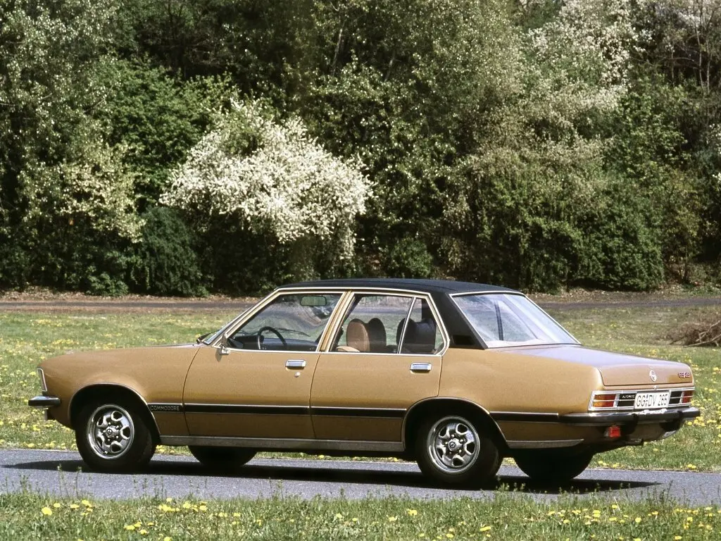 Opel Commodore B Седан — сүрөт 4