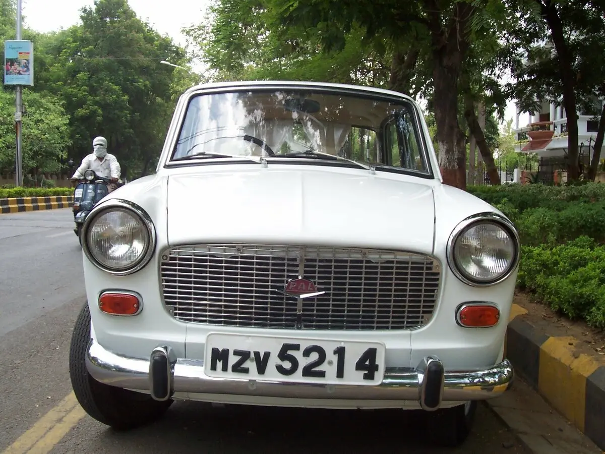 Premier Padmini 1964 – 2000 Седан — photo 3