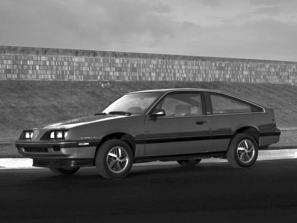 Pontiac Sunbird II Купе — сүрөт 2
