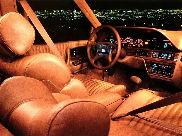 Pontiac Bonneville VIII Седан — сүрөт 3