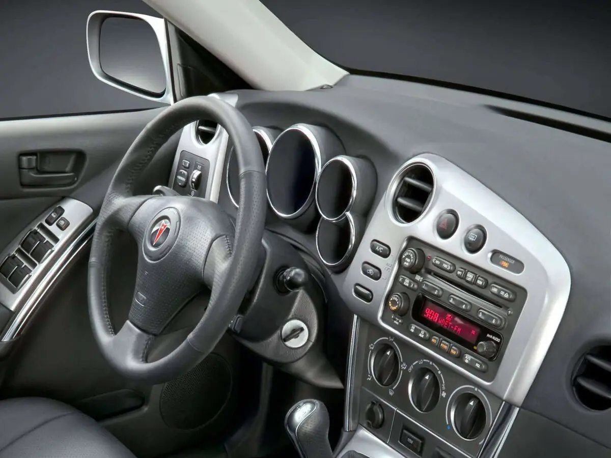 Pontiac Vibe I Рестайлинг Хэтчбек 5 дв. — сүрөт 5