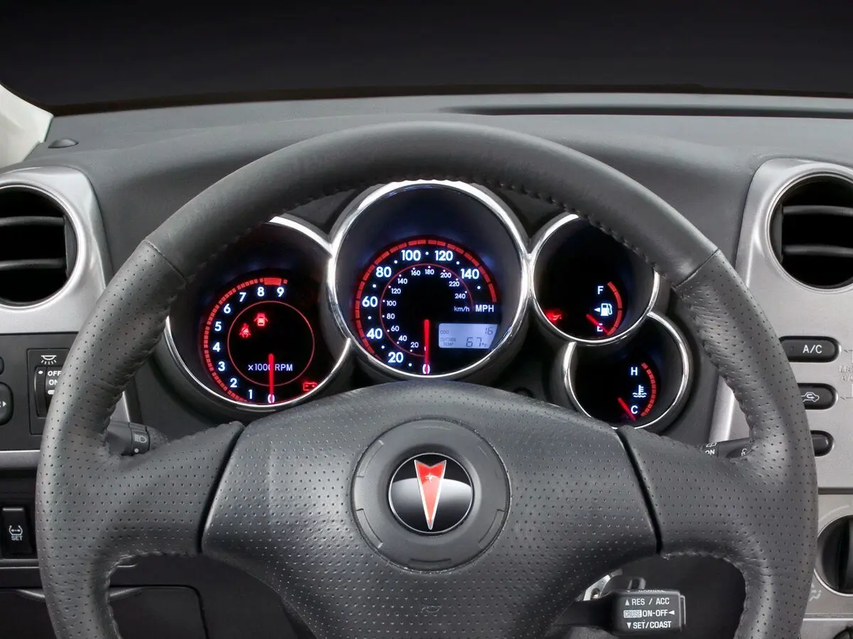 Pontiac Vibe I Рестайлинг Хэтчбек 5 дв. — сүрөт 7