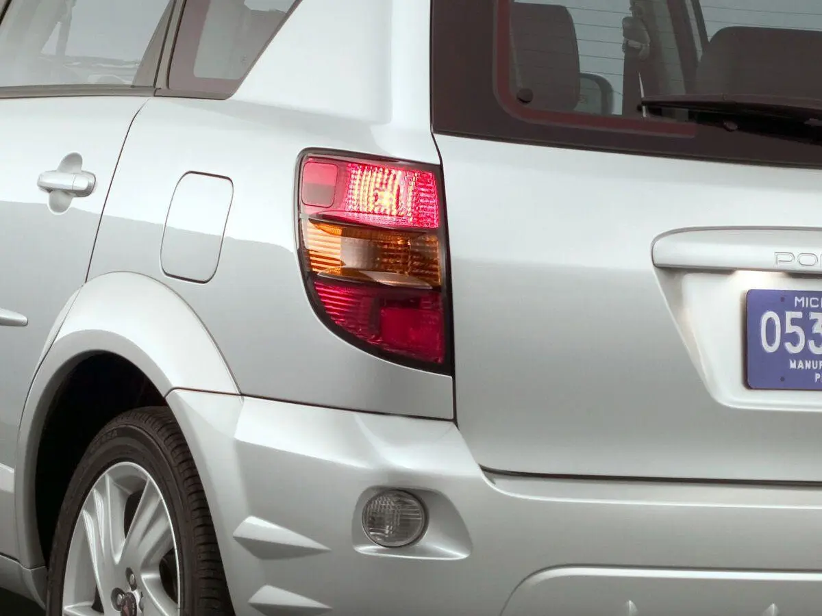 Pontiac Vibe I Рестайлинг Хэтчбек 5 дв. — сүрөт 9