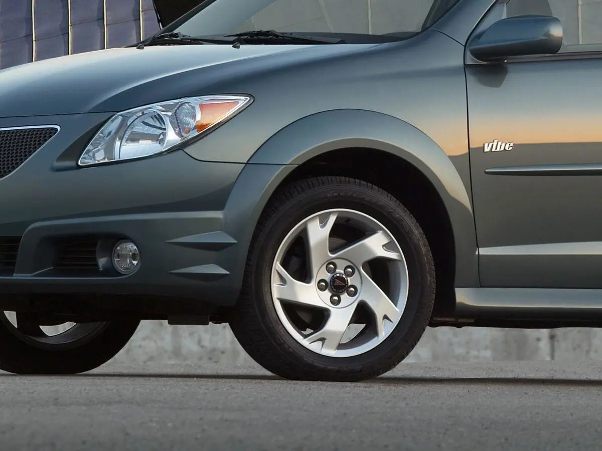 Pontiac Vibe I Рестайлинг Хэтчбек 5 дв. — сүрөт 10