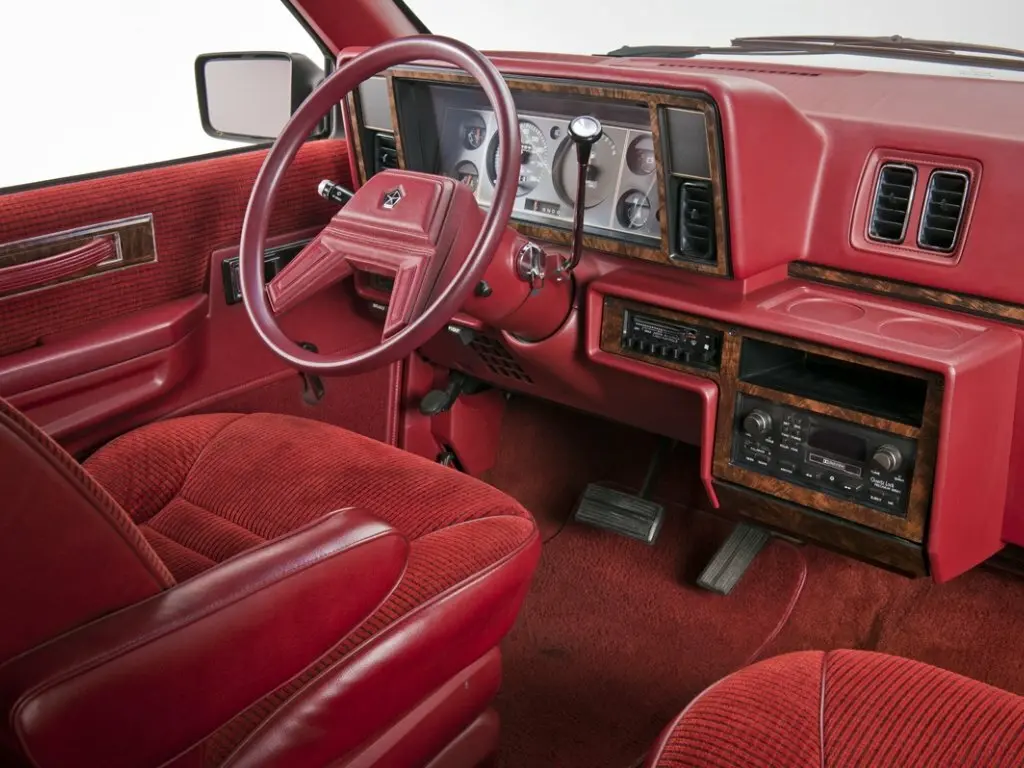Plymouth Voyager I Минивэн — сүрөт 3