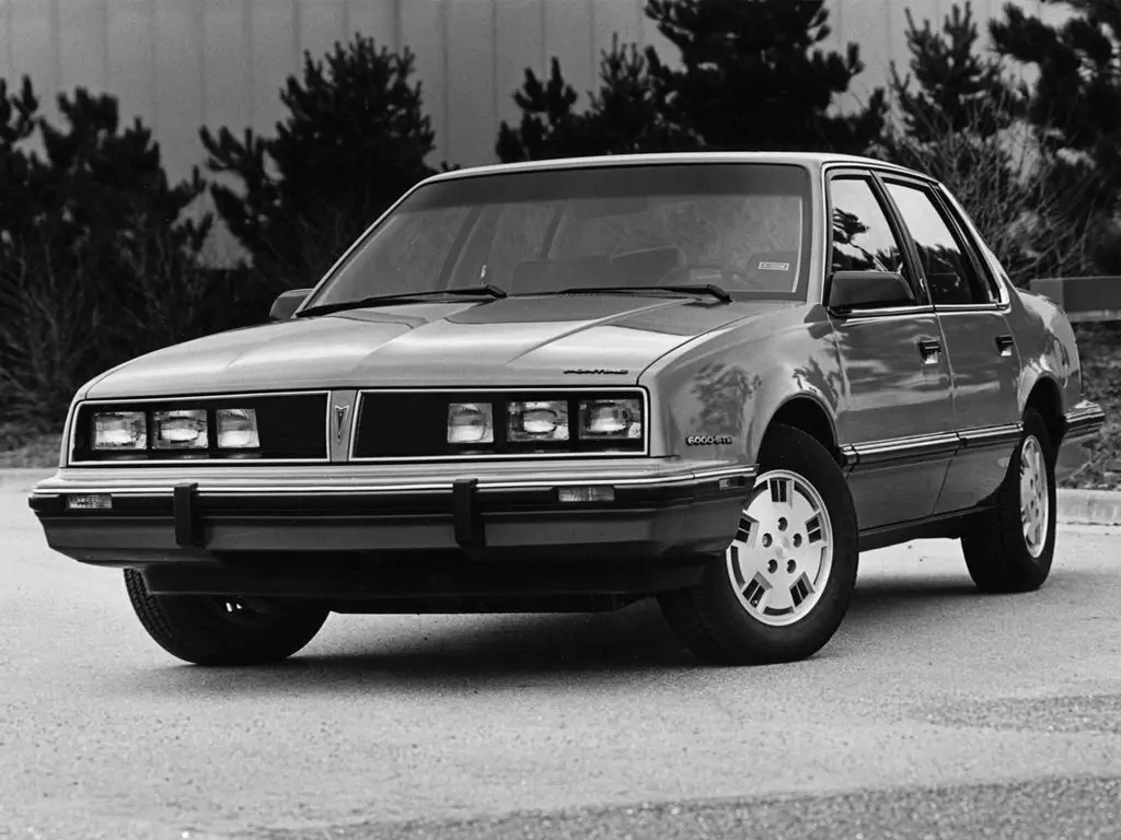 Pontiac 6000 1982 – 1991 Седан — сүрөт 2