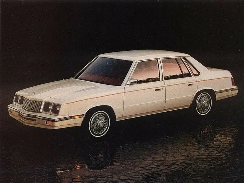 Plymouth Caravelle 1983 – 1988 Седан — 照片 2