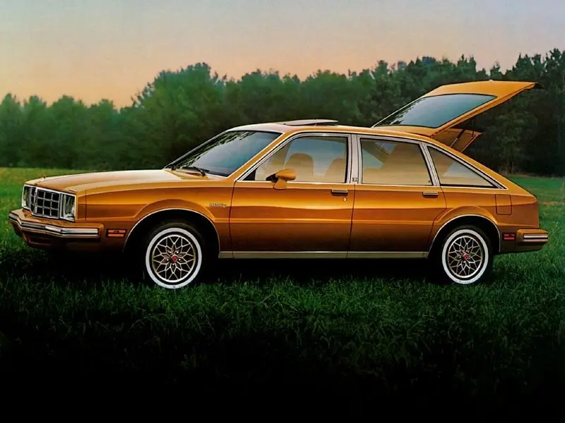 Pontiac Phoenix II Хэтчбек 5 дв. — photo 2