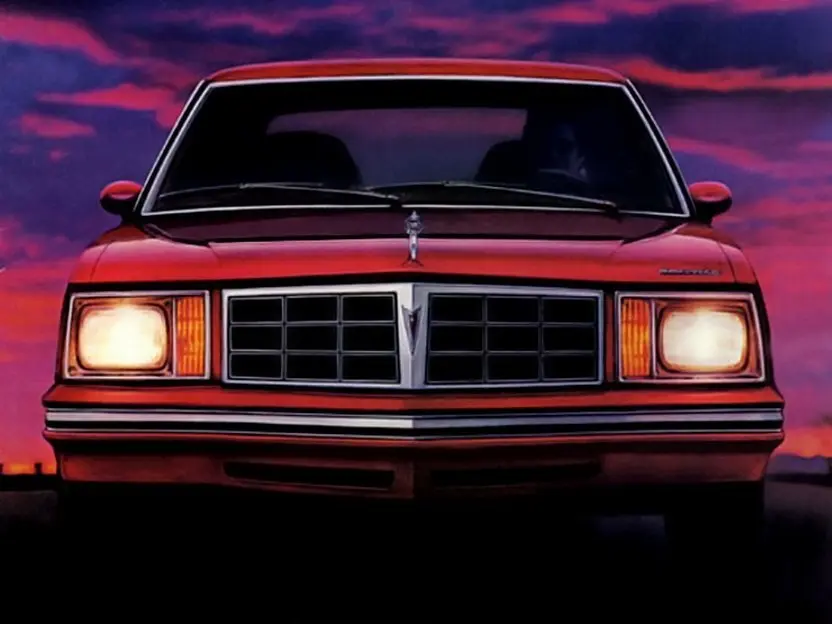 Pontiac Phoenix II Хэтчбек 5 дв. — photo 3