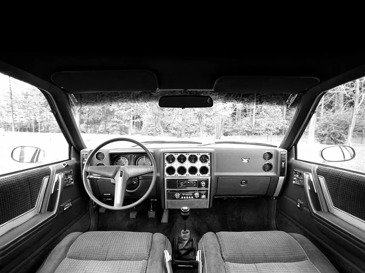 Pontiac Phoenix II Хэтчбек 5 дв. — photo 4