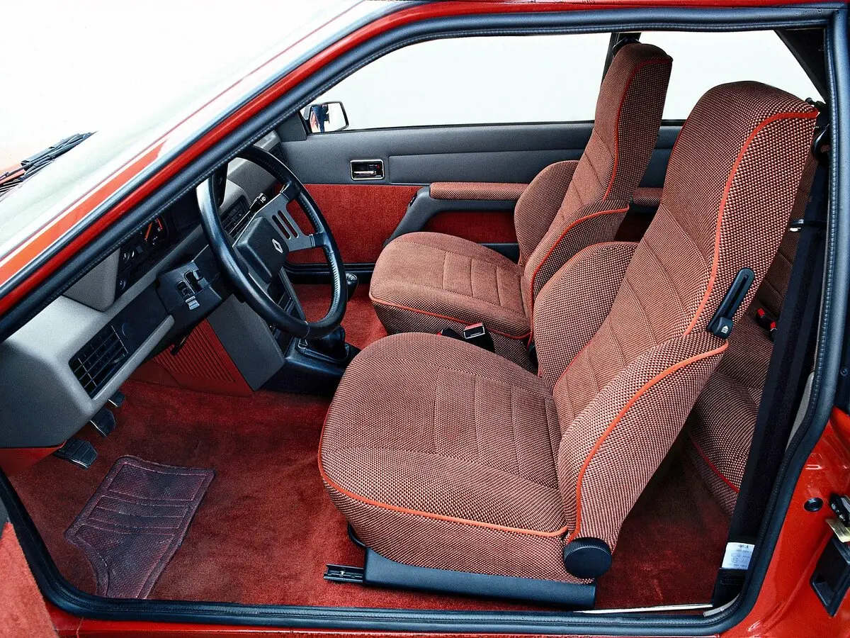 Renault Fuego 1980 – 1985 Хэтчбек 3 дв. — photo 5