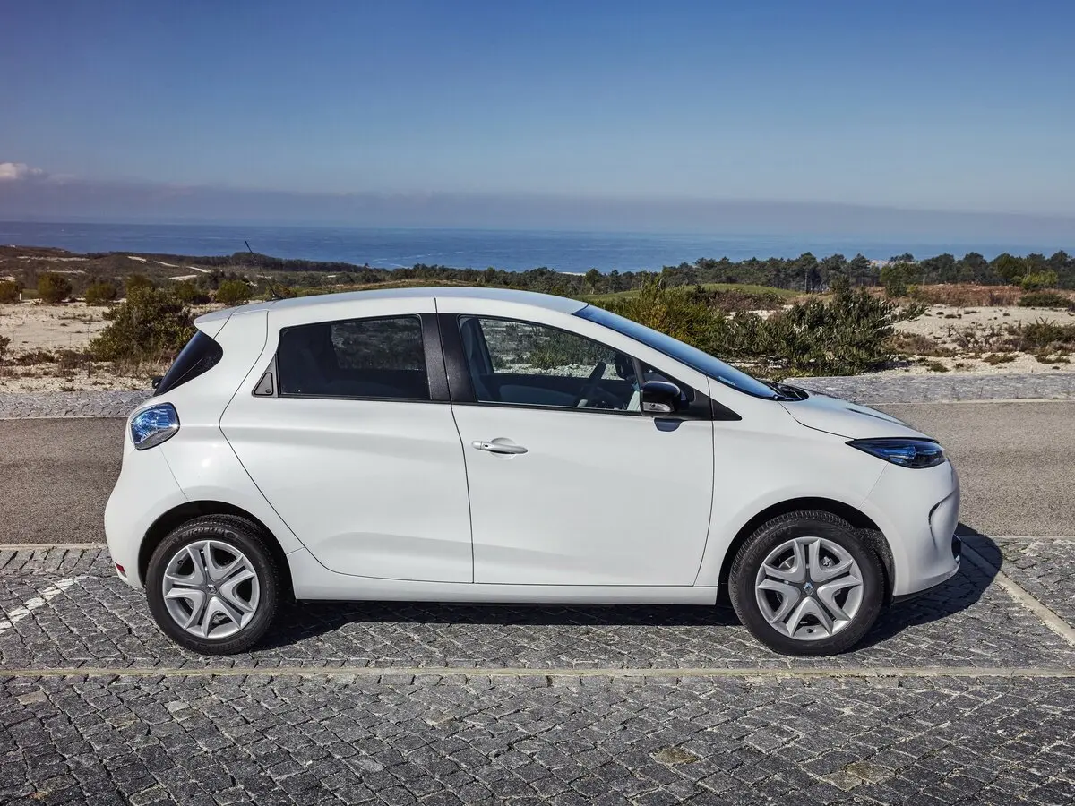 Renault ZOE I Хэтчбек 5 дв. — 照片 2