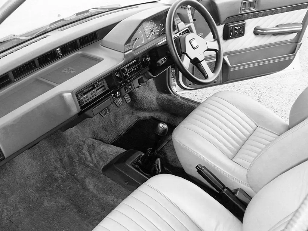 Rover 200 I (SD3) Седан — photo 3
