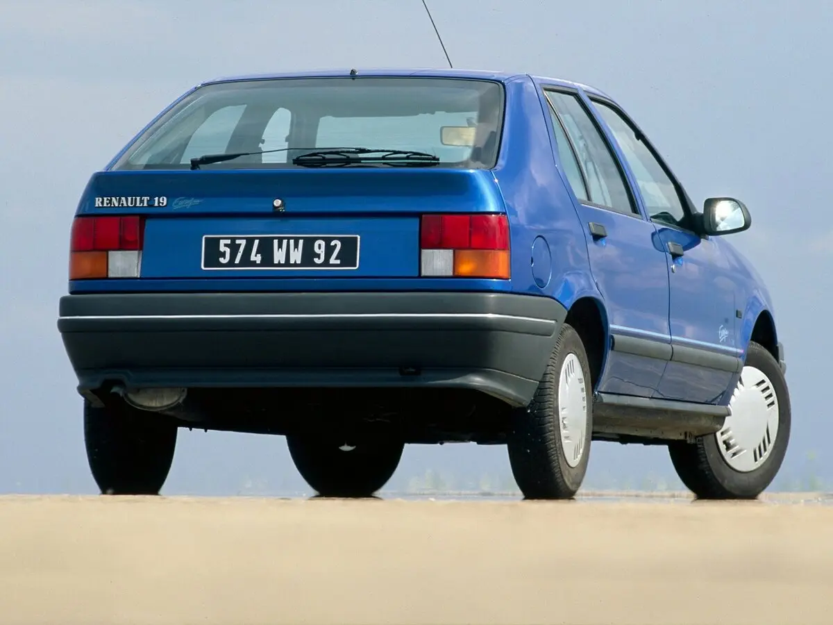 Renault 19 I Хэтчбек 5 дв. — сүрөт 4