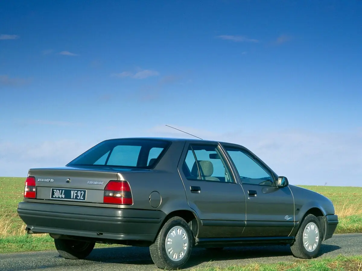 Renault 19 I Седан — сүрөт 4