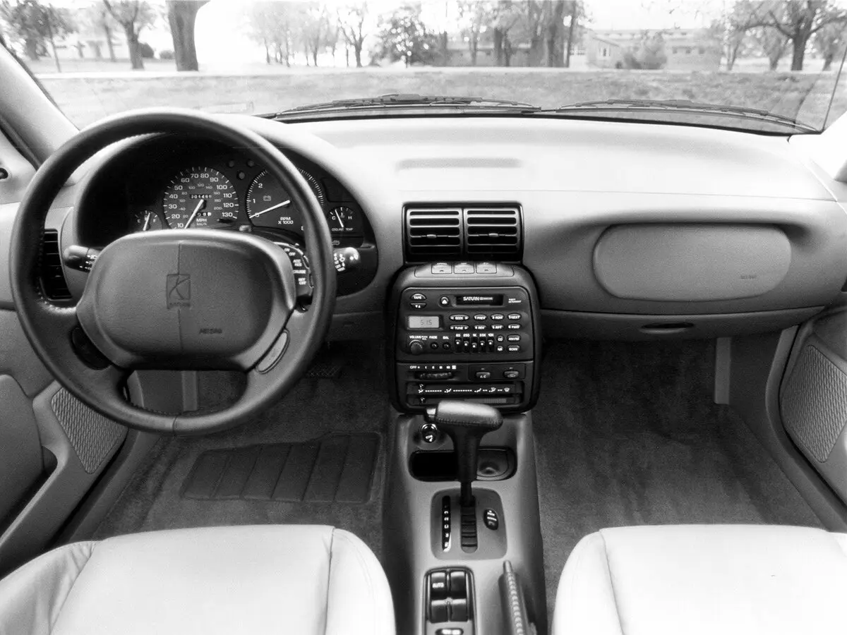 Saturn SL I Седан — сүрөт 4