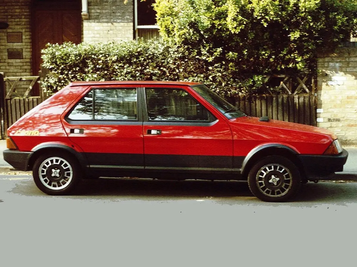 SEAT Ronda 1982 – 1988 Хэтчбек 5 дв. — photo 2