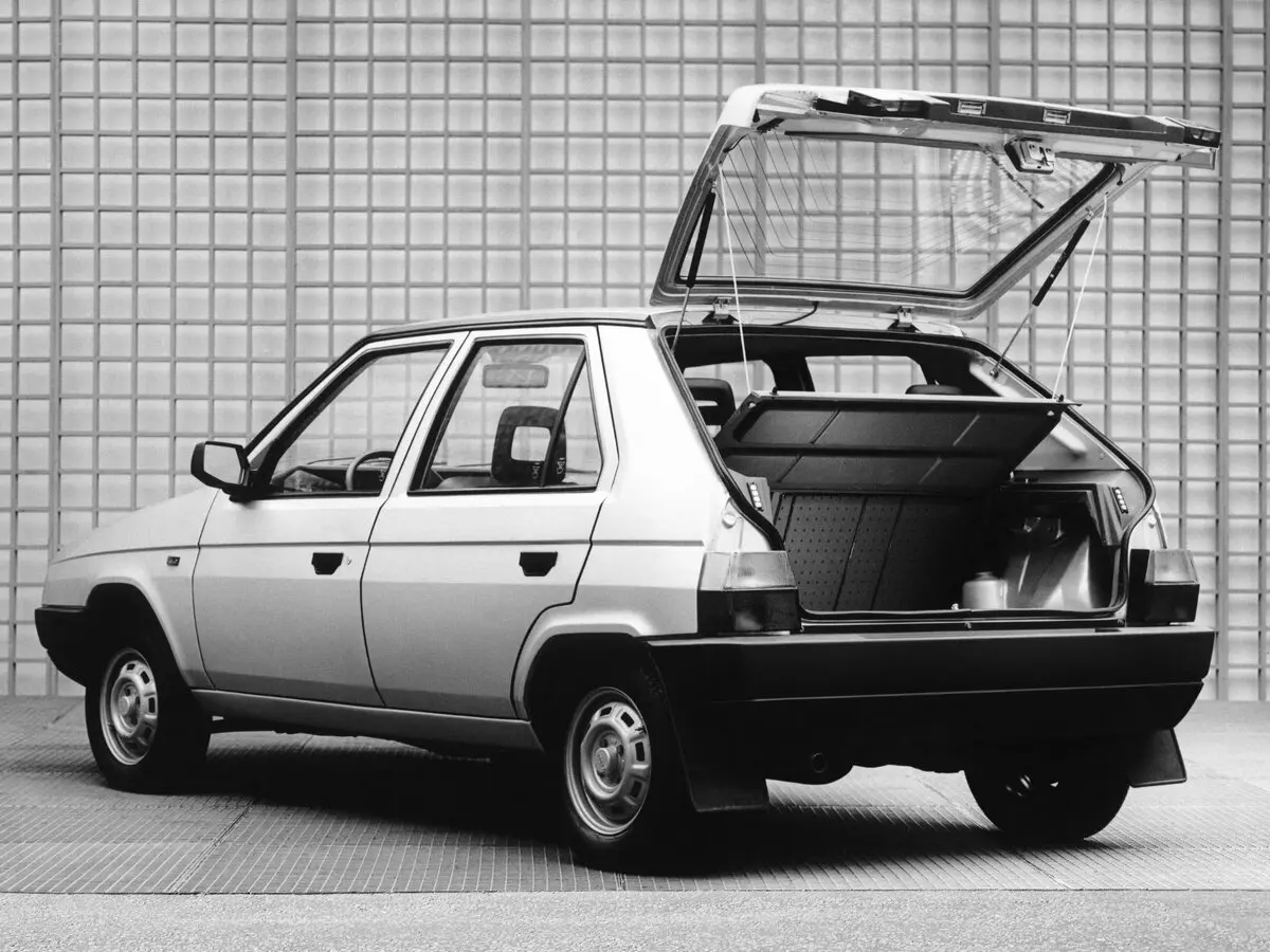 Skoda Favorit 1989 – 2000 Хэтчбек 5 дв. — сүрөт 6