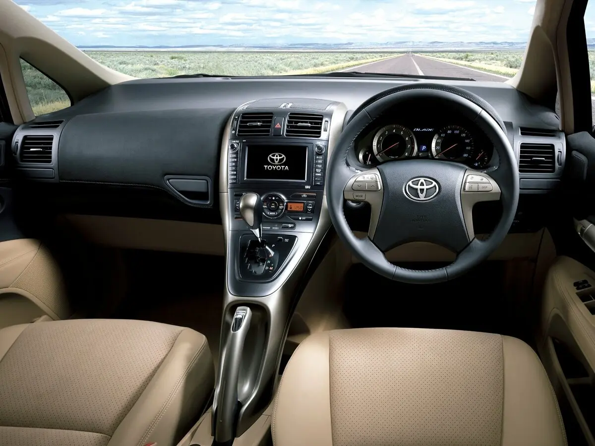 Toyota Blade I (E150) Хэтчбек 5 дв. — фото 5
