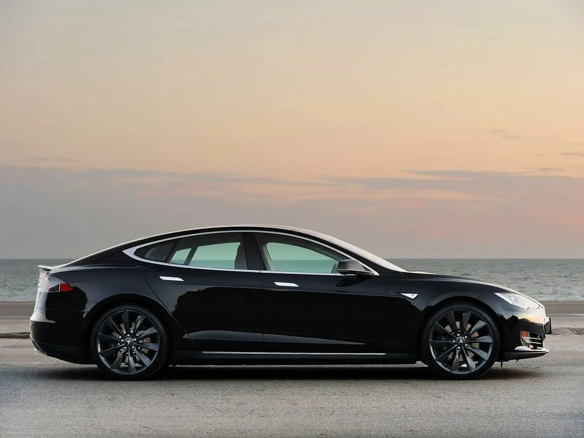 Tesla Model S I Лифтбек — фото 2