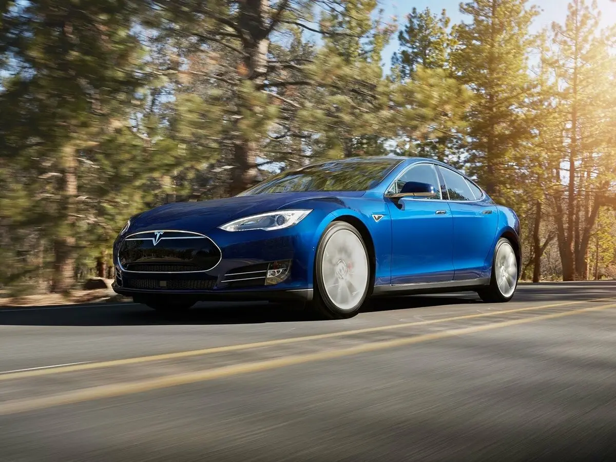 Tesla Model S I Лифтбек — фото 11