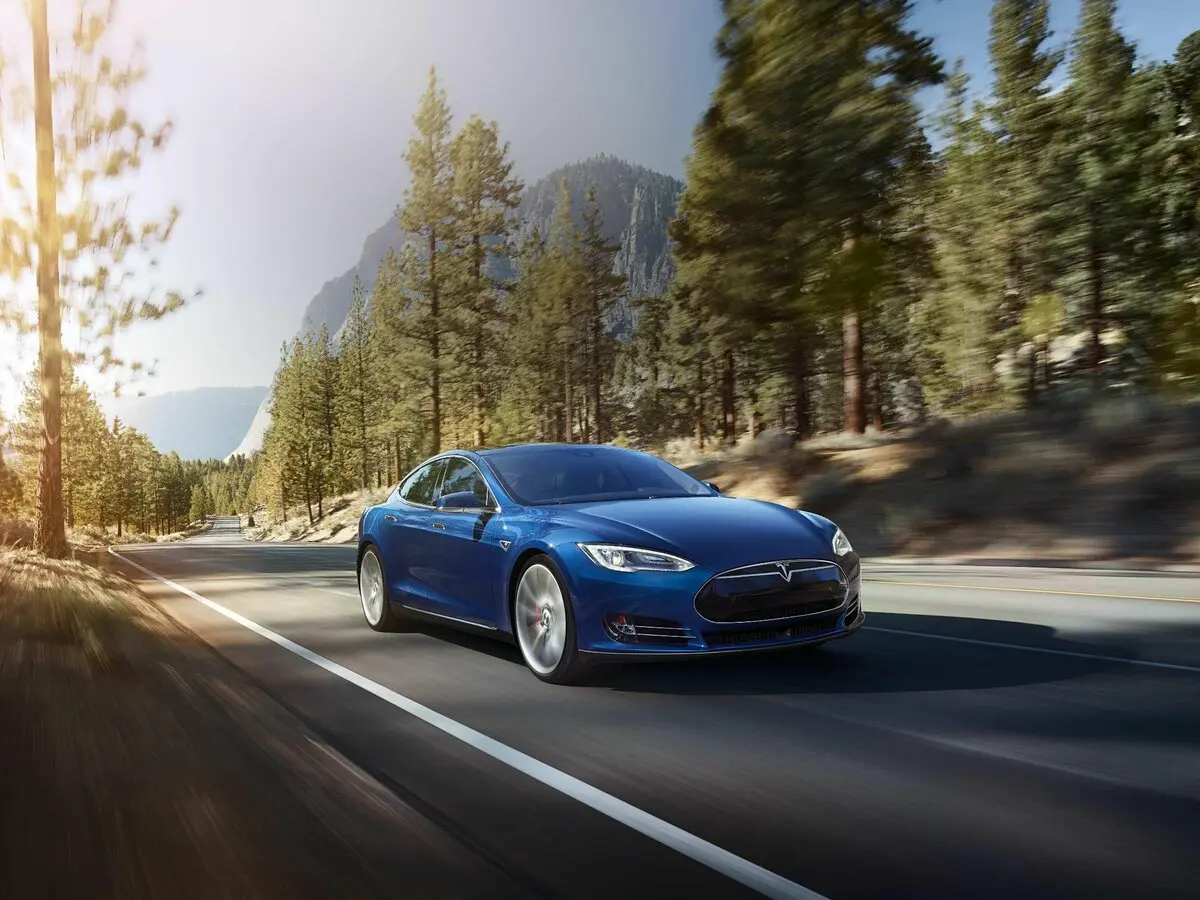 Tesla Model S I Лифтбек — фото 12
