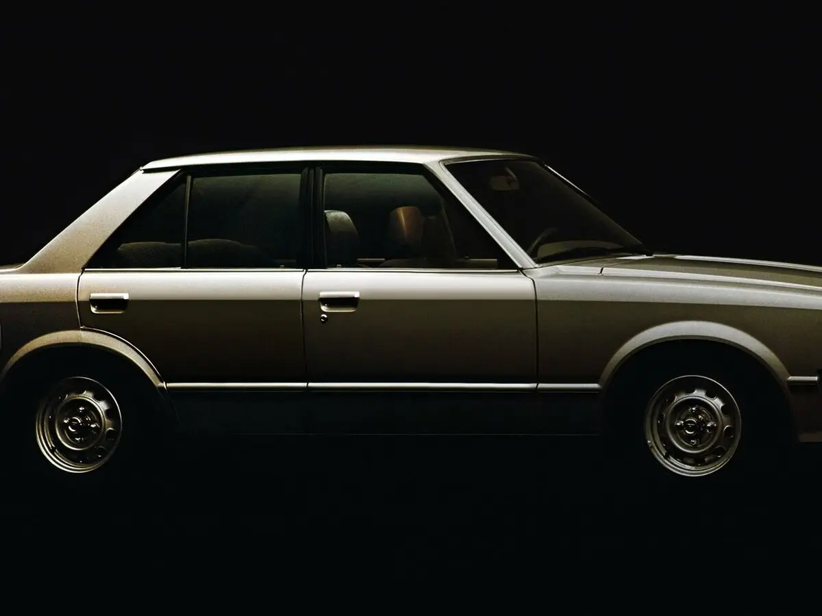 Toyota Carina II (A40, A50) Седан — 照片 2