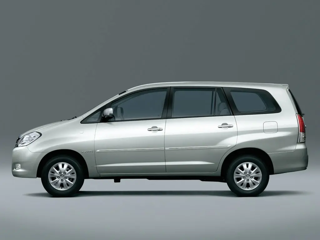 Toyota Innova I Компактвэн — фото 2