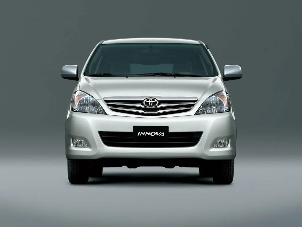 Toyota Innova I Компактвэн — фото 3