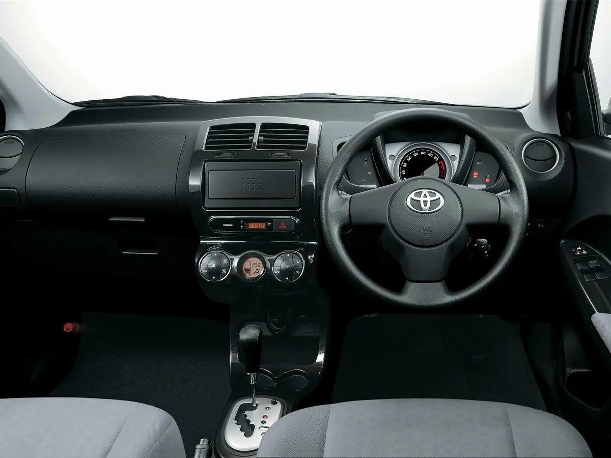 Toyota Ist II Хэтчбек 5 дв. — фото 4