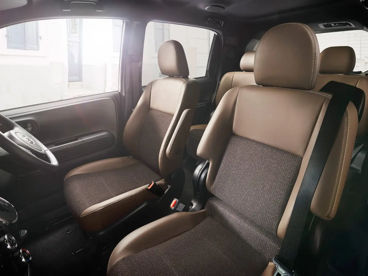 Toyota Porte II Микровэн — фото 5